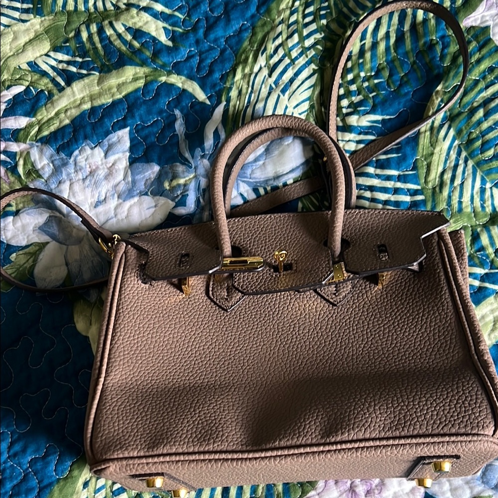 Elegant Tan Leather Handbag